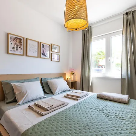 Brand New With Garden, Bbq And Parking Apartament