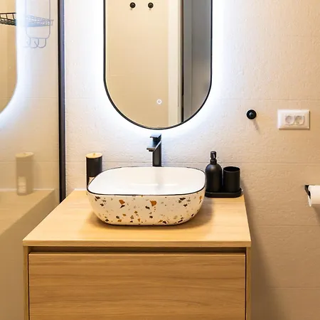 Brand New With Garden, Bbq And Parking Apartament