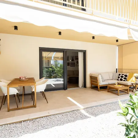 Brand New With Garden, Bbq And Parking *