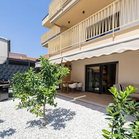 Brand New With Garden, Bbq And Parking Apartament