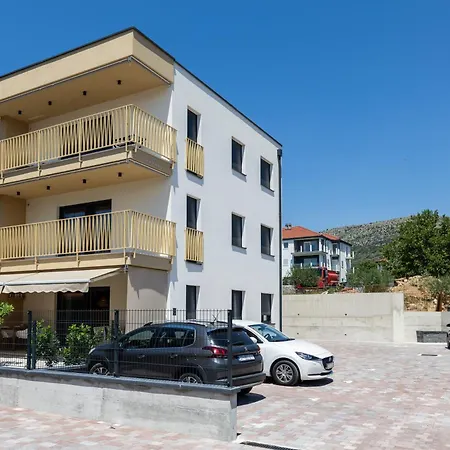 Apartament Brand New With Garden, Bbq And Parking Trogir